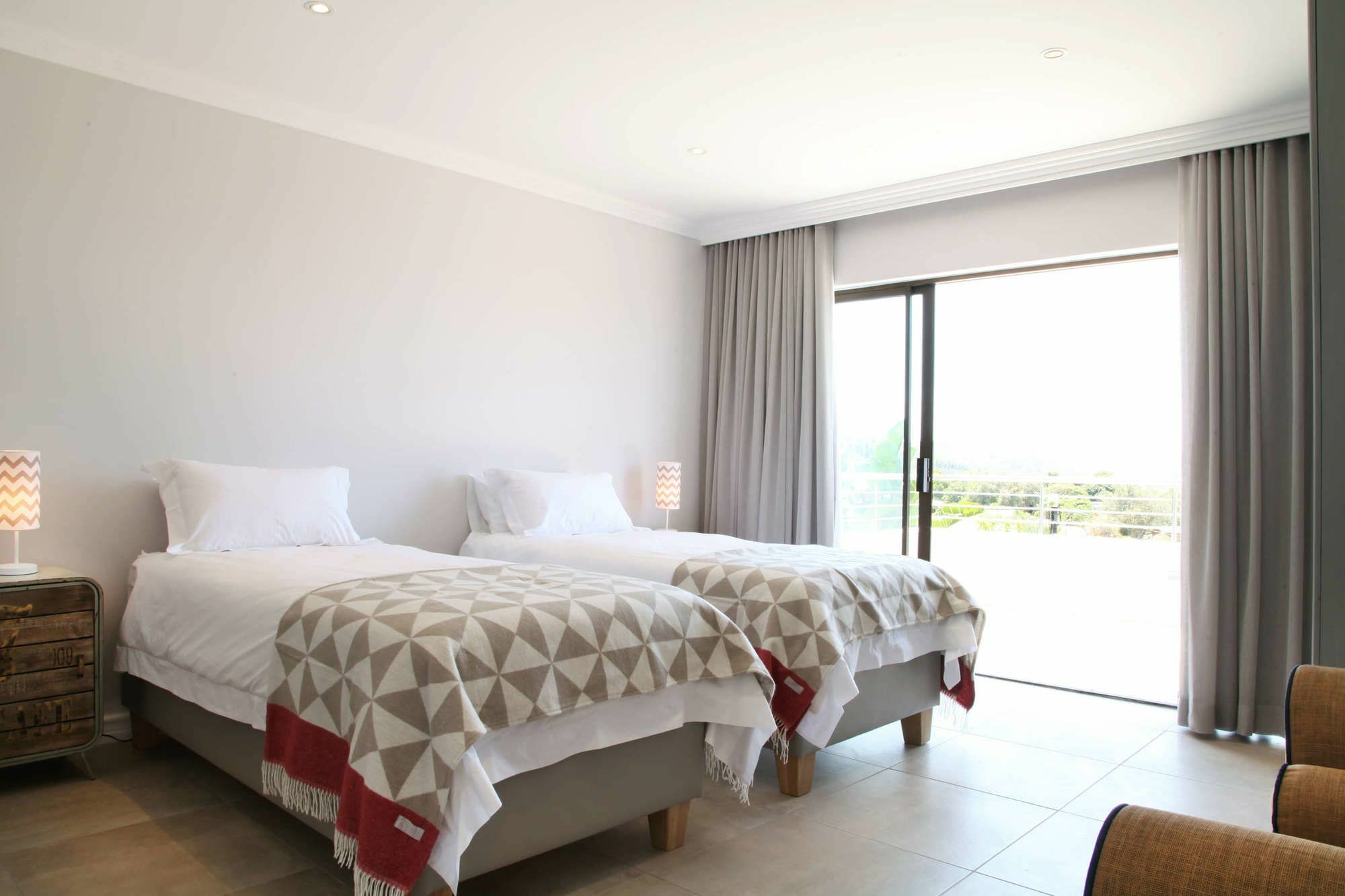 Sunrise Bay Self Catering Apartment เพลตเตนเบิร์กเบย์ ภายนอก รูปภาพ